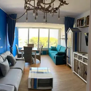 https://athna-ohana-les-pieds-dans-leau.fr-provencehotel.com